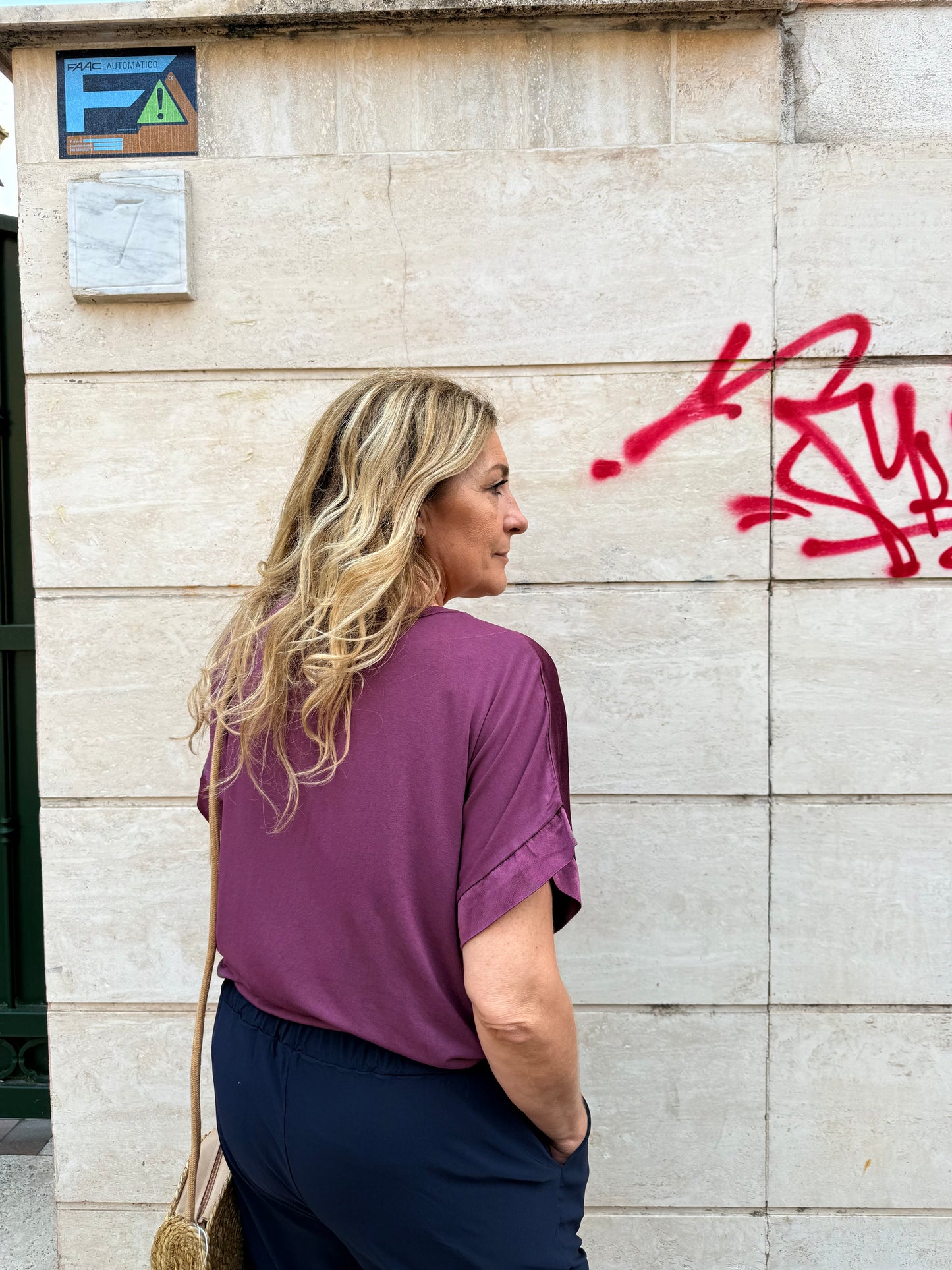 SALDI|Blusa a V in raso di viscosa