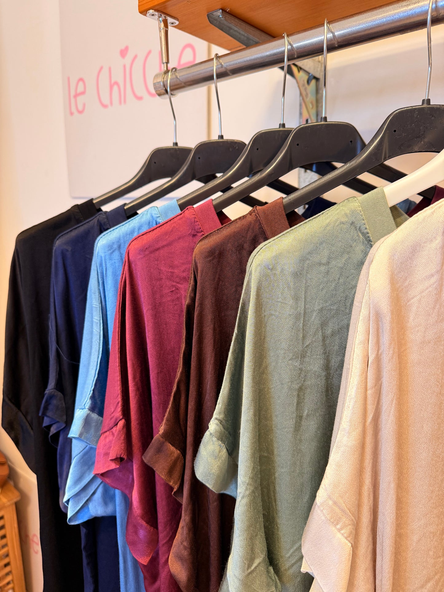SALDI|Blusa a V in raso di viscosa