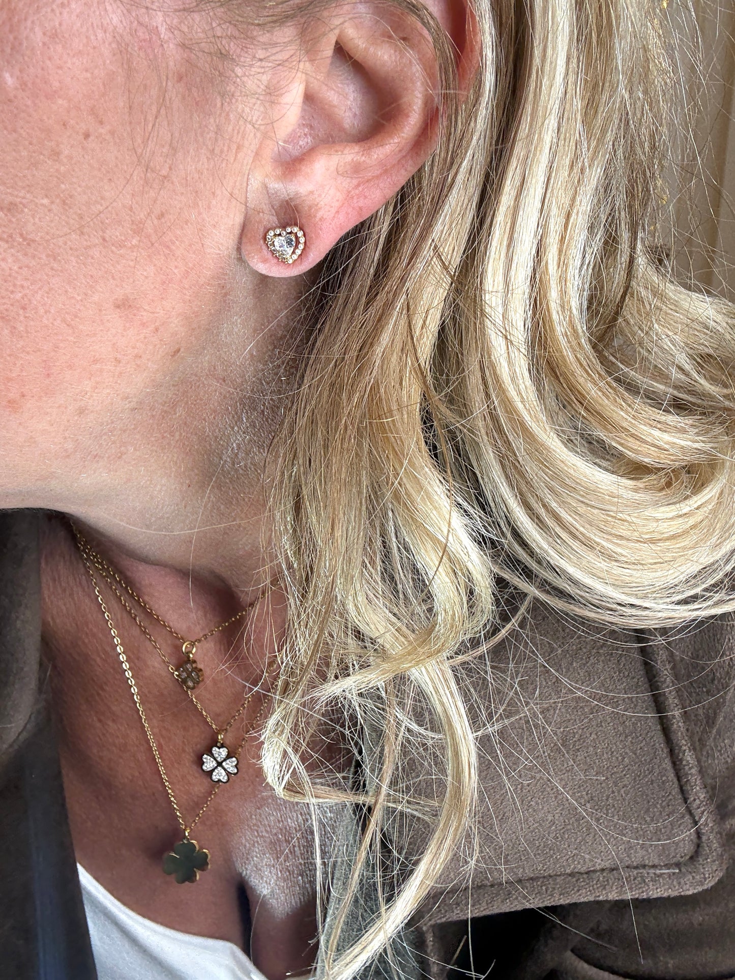 Orecchini a lobo cuore strass