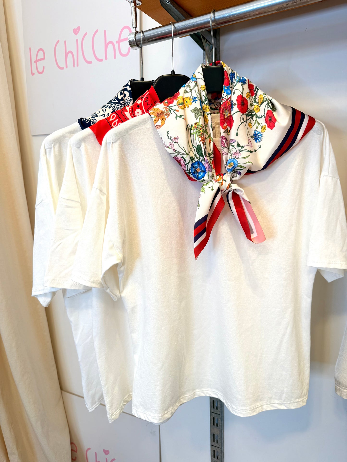 T-shirt foulard