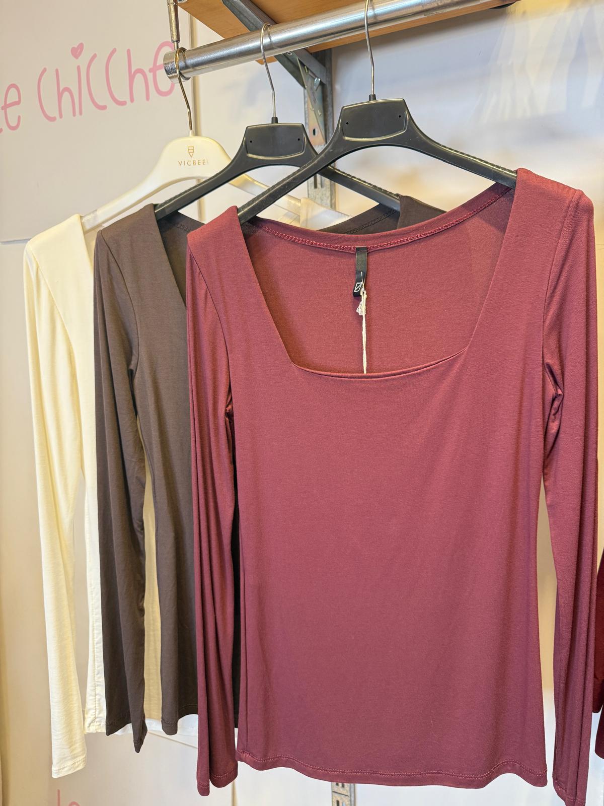 Blusa scollo quadro