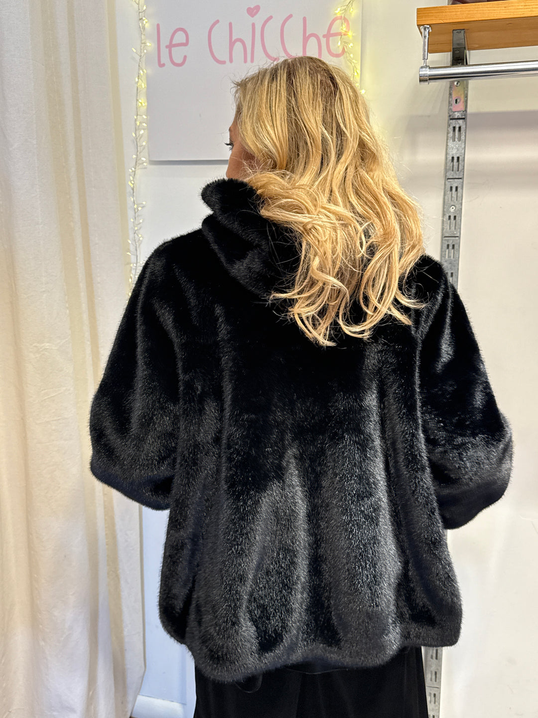 Eco Fur con cappuccio