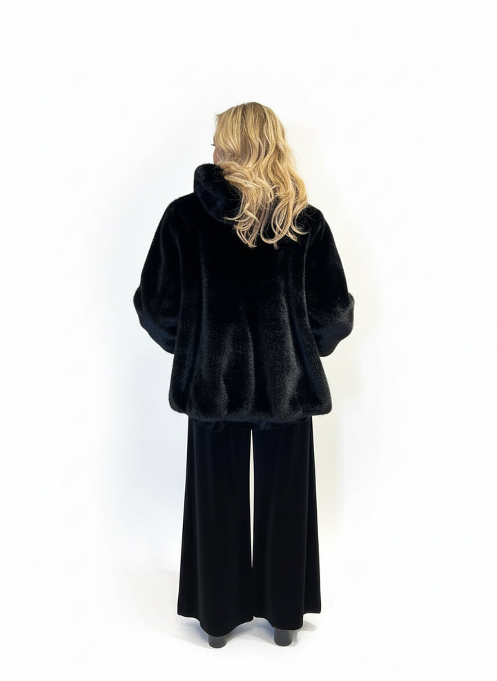 Eco Fur con cappuccio