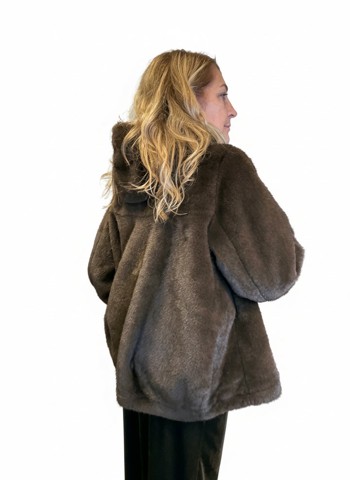 Eco Fur con cappuccio