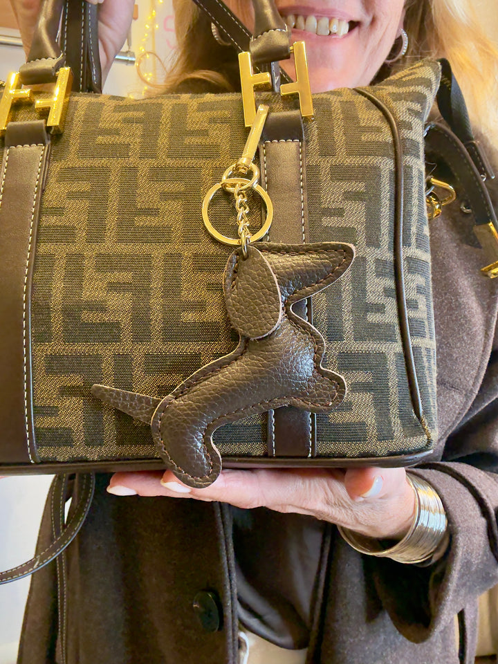 Charm bassotto marrone