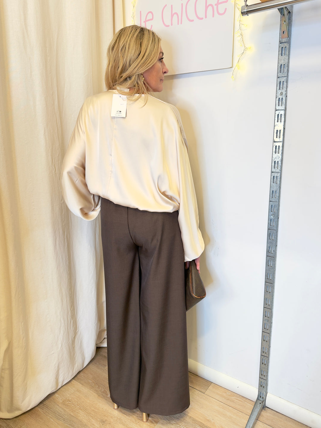 Blusa over in raso a V