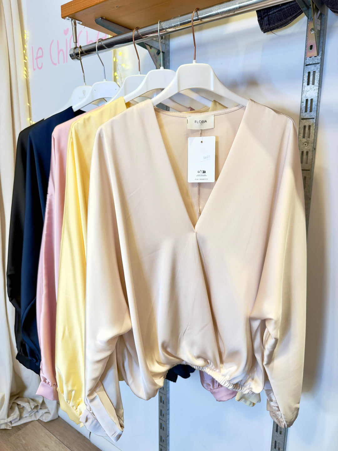 Blusa over in raso a V