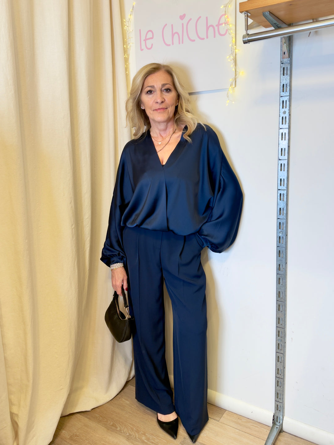 Blusa over in raso a V