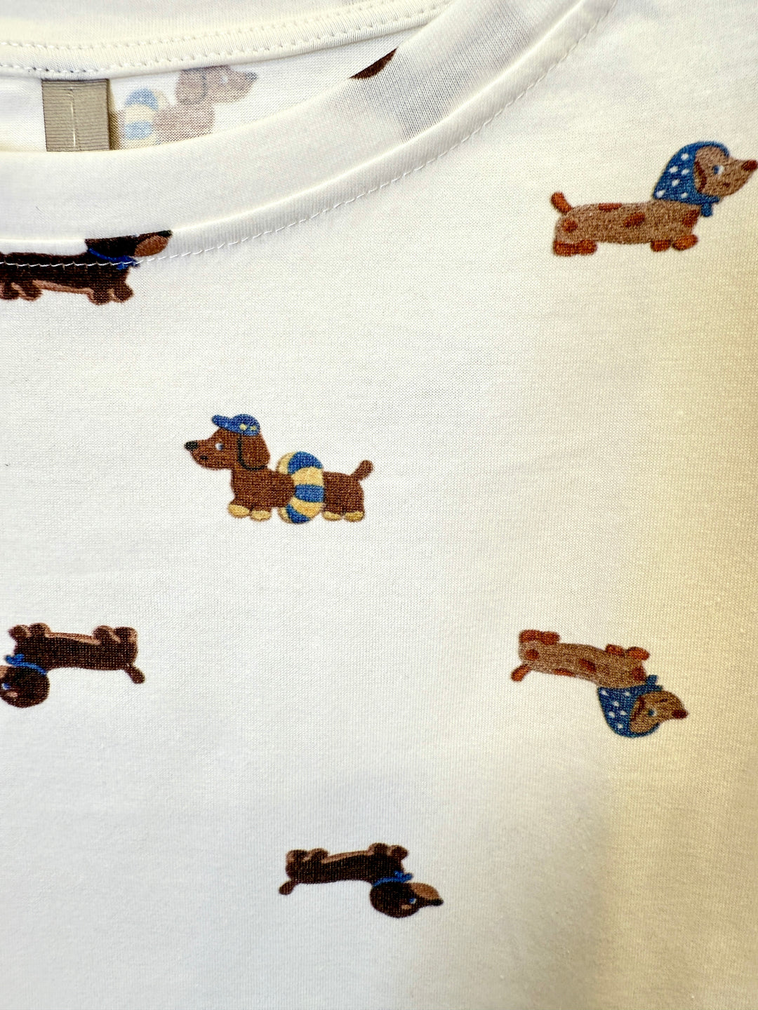 T-shirt bassotto e cuori