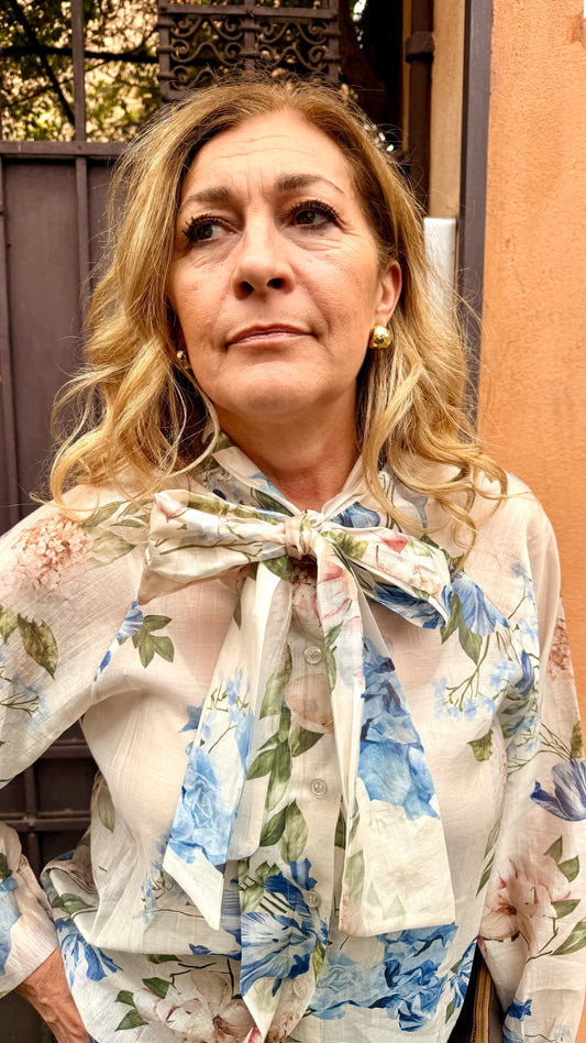 Camicia a fiori fiocco