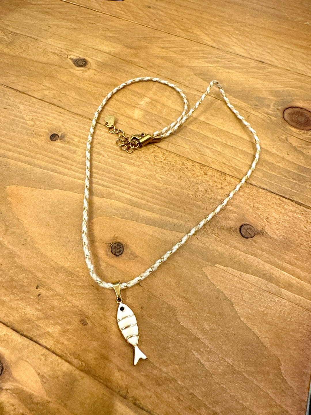 Collana girocollo pesce