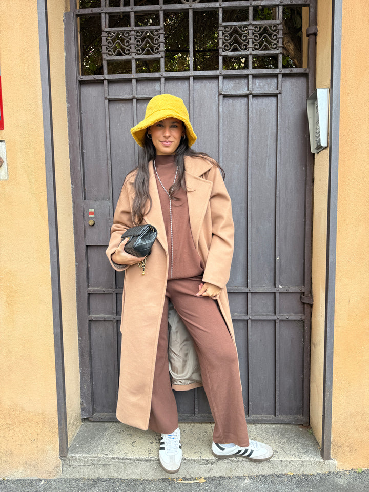 Cappello cloche in peluche giallo