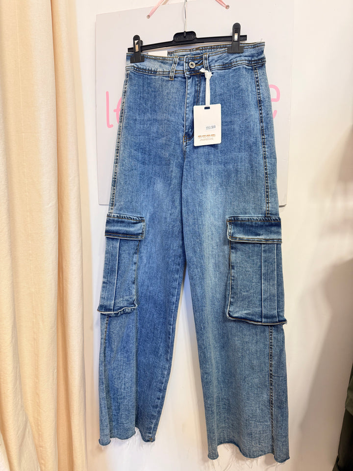 Jeans cargo in promo