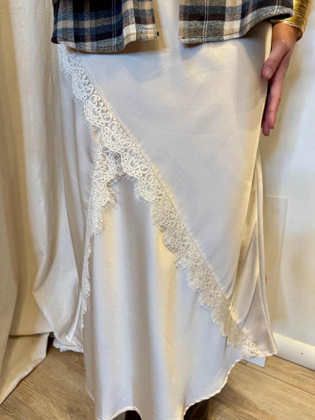 Gonna Midi in raso con pizzo applicato