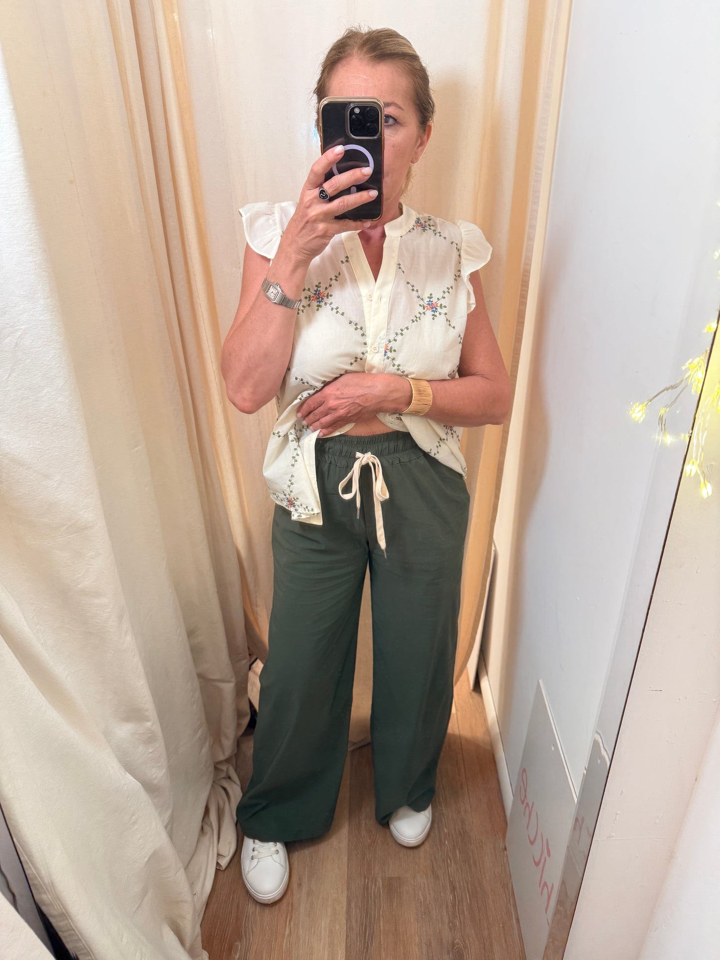Camicia fiori ricamati