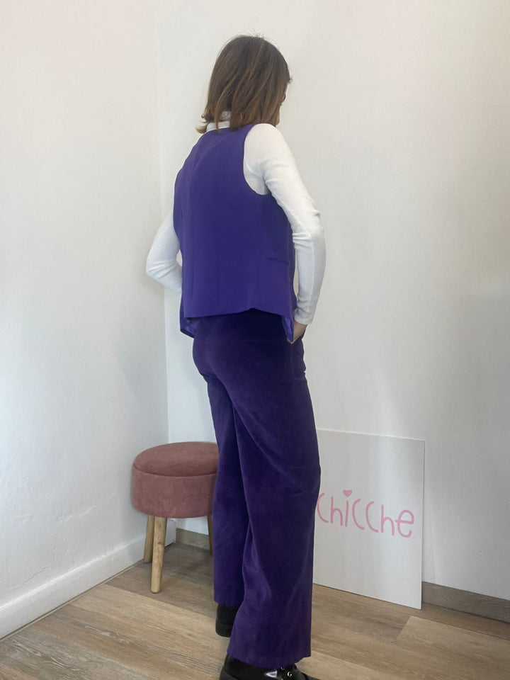 Gilet con bottoni viola
